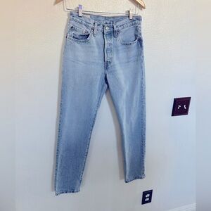 Levi's 501 Women's Light Blue Straight Leg Jeans in like new condition.